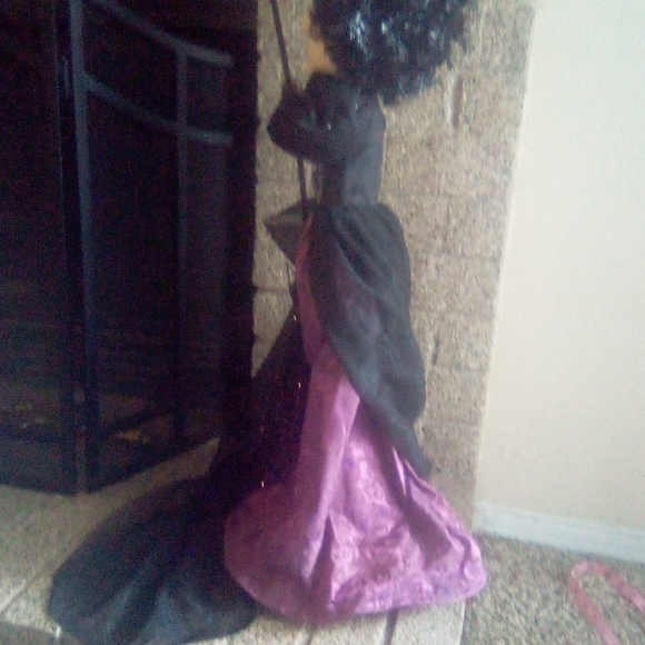 Wicked Webster's Witch Doll Decor - Picture 15 of 16